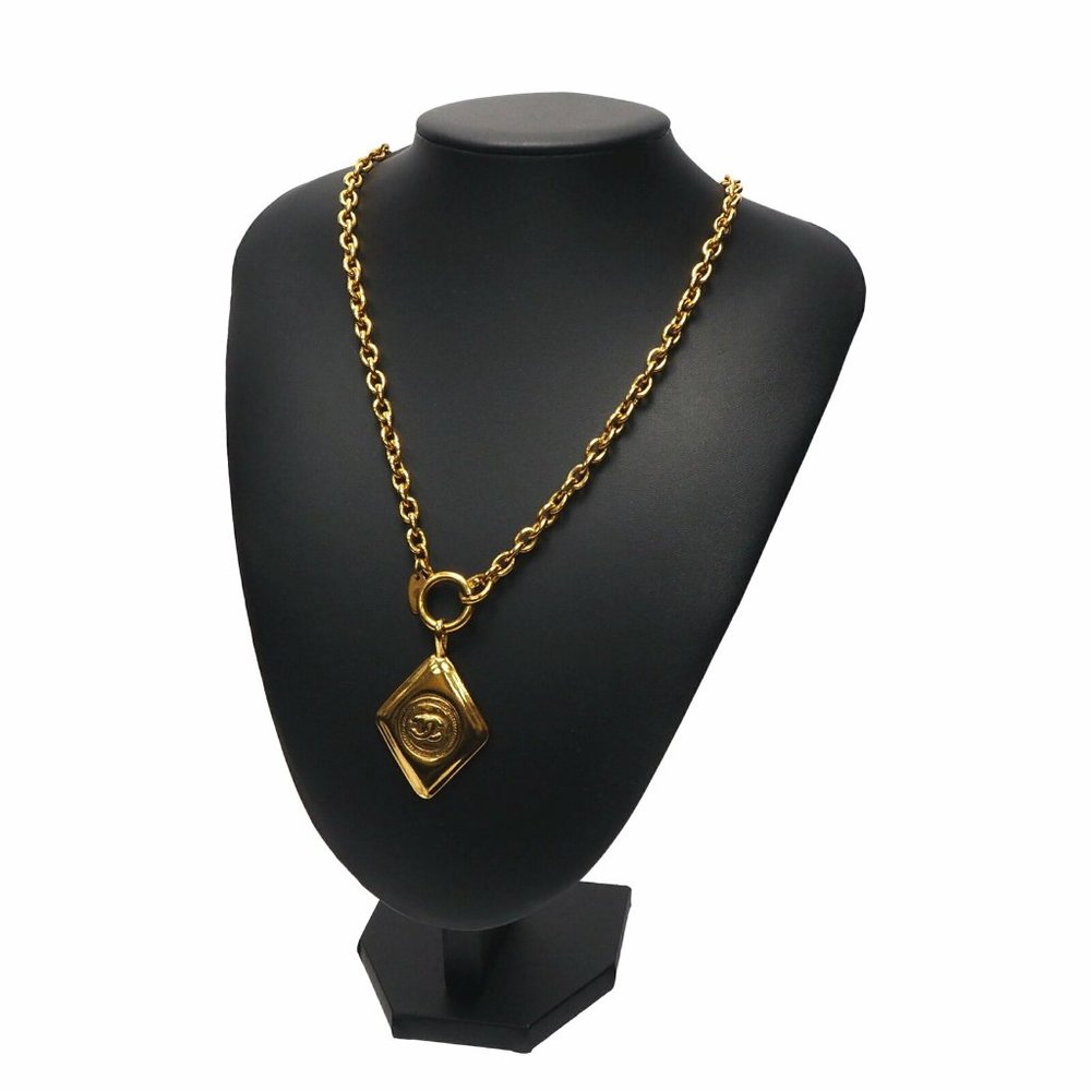 CHANEL NECKLACE